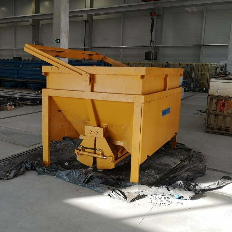 Pojemnik do transportu mieszanki betonowej sterowany elektrohydraulicznie Bianchi